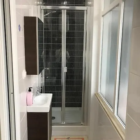 Homestay Beautiful Suite Lisbon